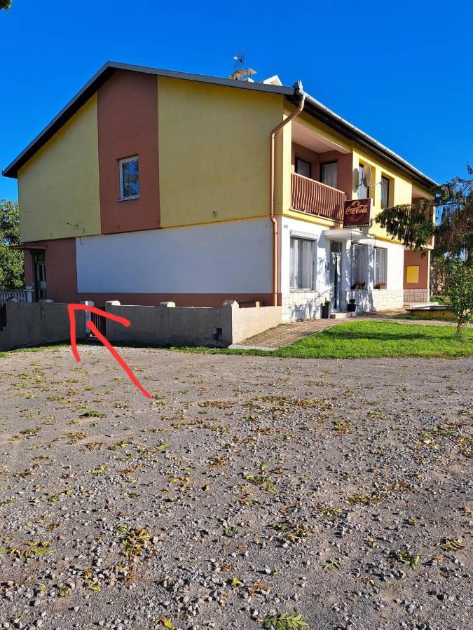 Naty Apartman Haniska エクステリア 写真